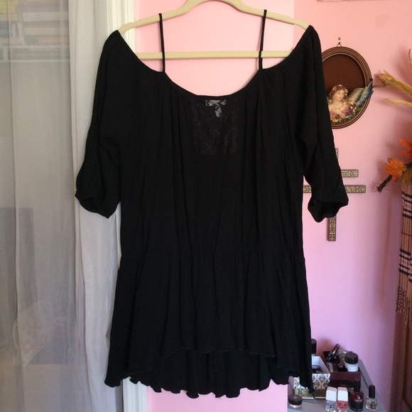 Wet Seal Tops - Wet Seal+ Black Cold Shoulder Top